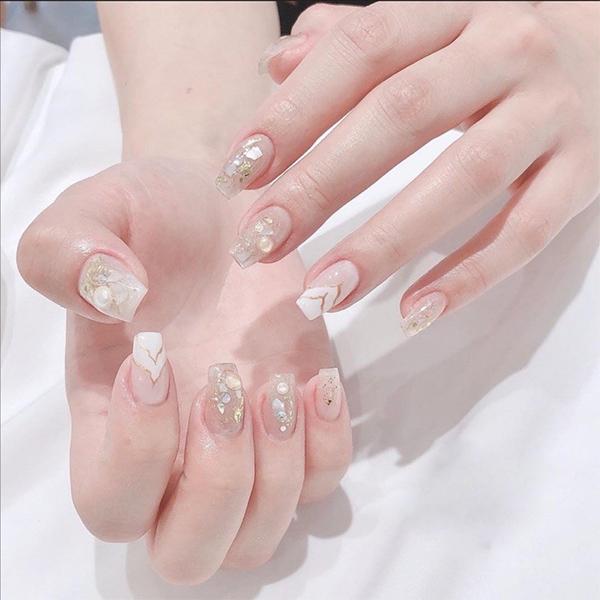 Nail trắng: Top 25 kiểu nail đẹp đơn giản sang trọng hot nhất hiện nay