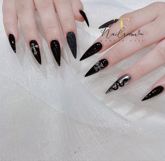 Tổng Hợp 20 Mẫu Nail Nhọn Đẹp Sành Điệu Cho Các Nàng