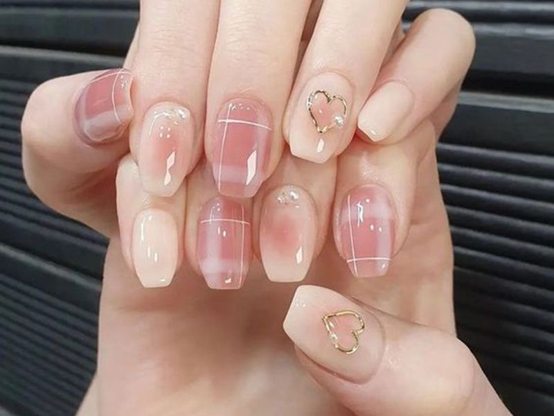 Bí Quyết Chọn Mẫu Nail Phù Hợp Với Móng Ngắn: Đơn Giản Mà Sang Trọng