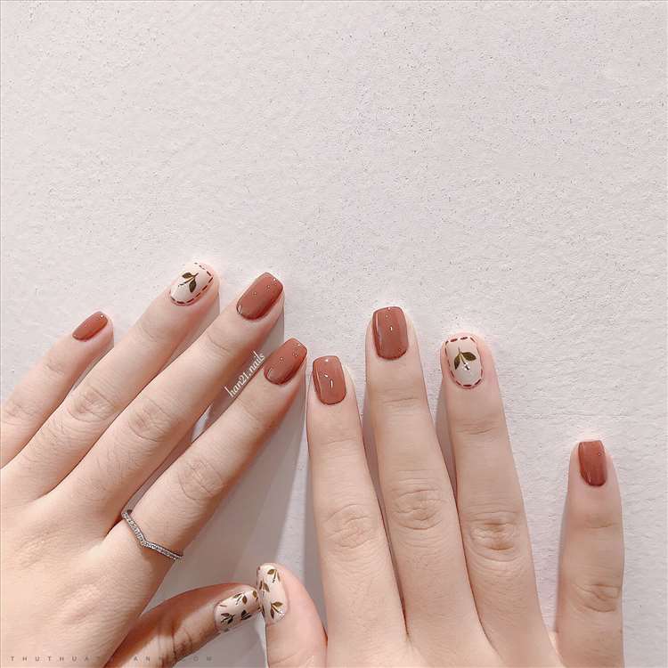 Bí Quyết Chọn Mẫu Nail Phù Hợp Với Móng Ngắn: Đơn Giản Mà Sang Trọng