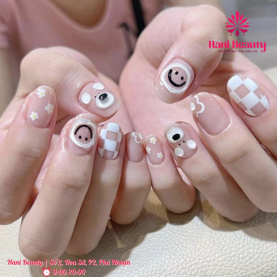 Bí Quyết Chọn Mẫu Nail Phù Hợp Với Móng Ngắn: Đơn Giản Mà Sang Trọng