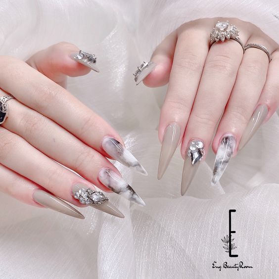 Tổng Hợp 20 Mẫu Nail Nhọn Đẹp Sành Điệu Cho Các Nàng