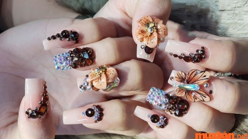 99+ Mẫu nail đính đá đẹp đơn giản nhưng cuốn hút 2024