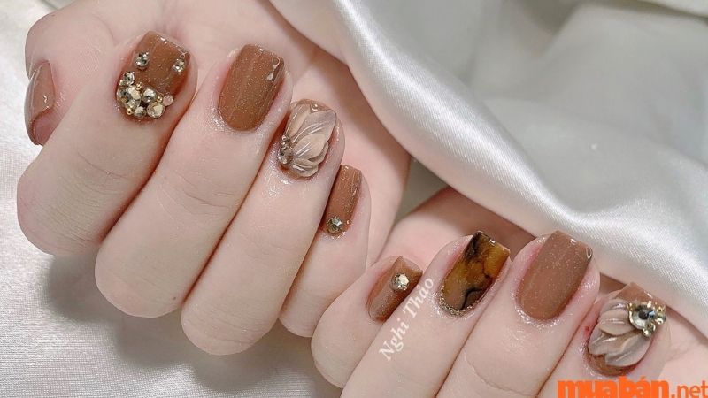 99+ Mẫu nail đính đá đẹp đơn giản nhưng cuốn hút 2024