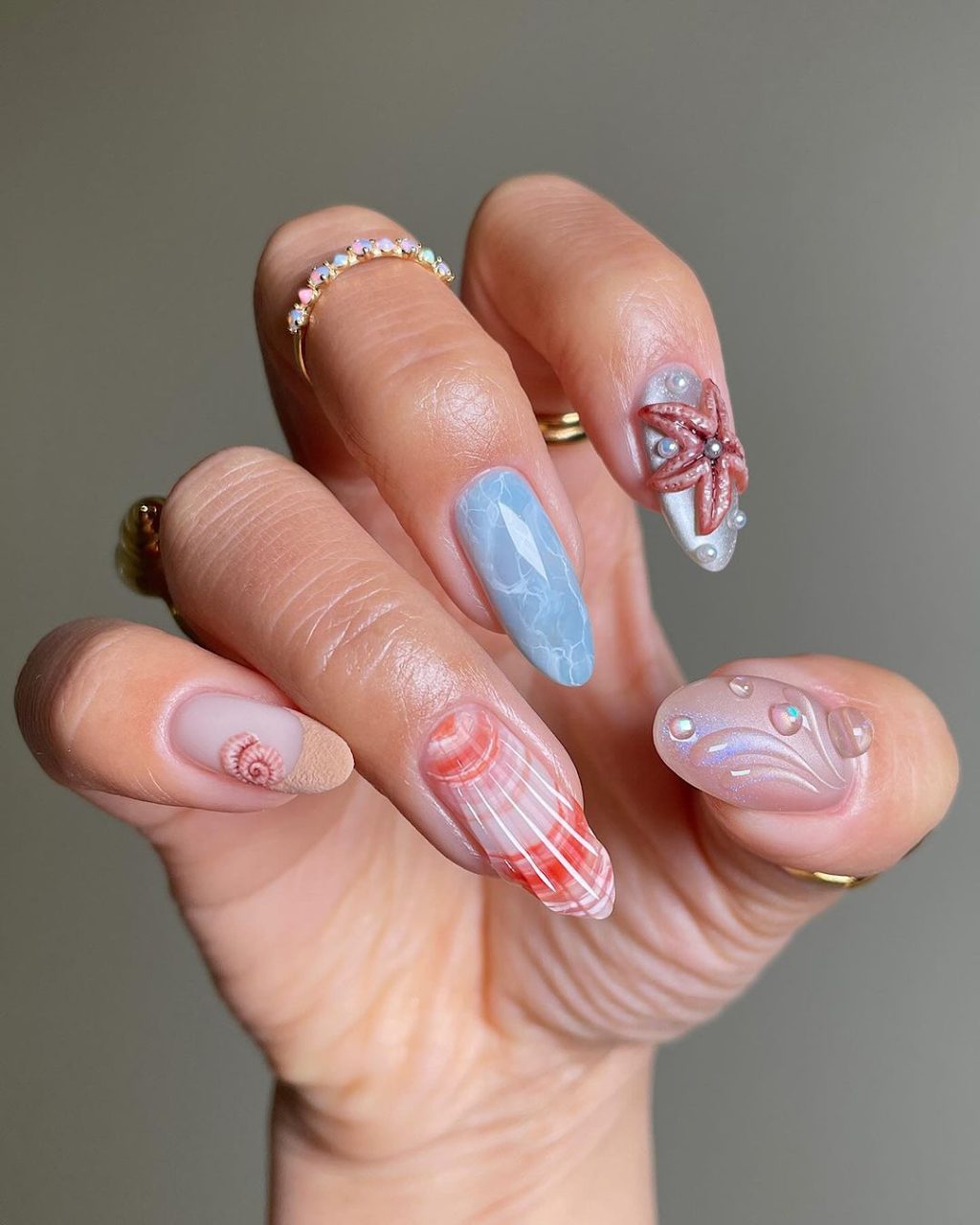 Tô điểm cho đôi bàn tay với những mẫu nail mùa Hè rực rỡ