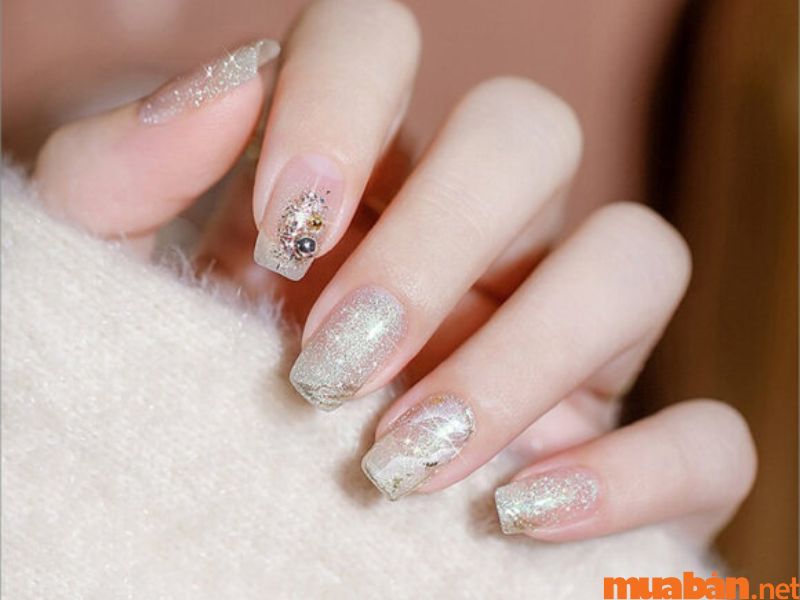 101+ mẫu nail trắng đính đá đẹp và không bị lỗi thời