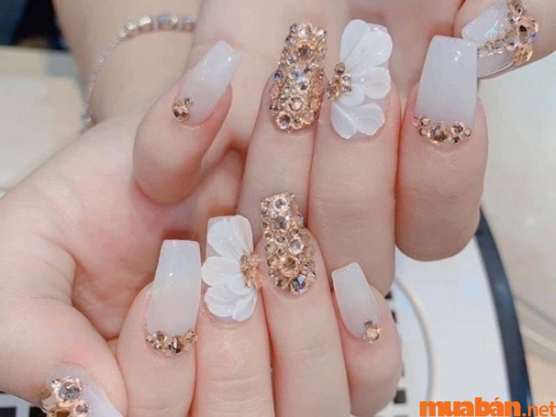 101+ mẫu nail trắng đính đá đẹp và không bị lỗi thời