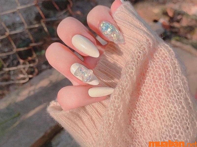 101+ mẫu nail trắng đính đá đẹp và không bị lỗi thời