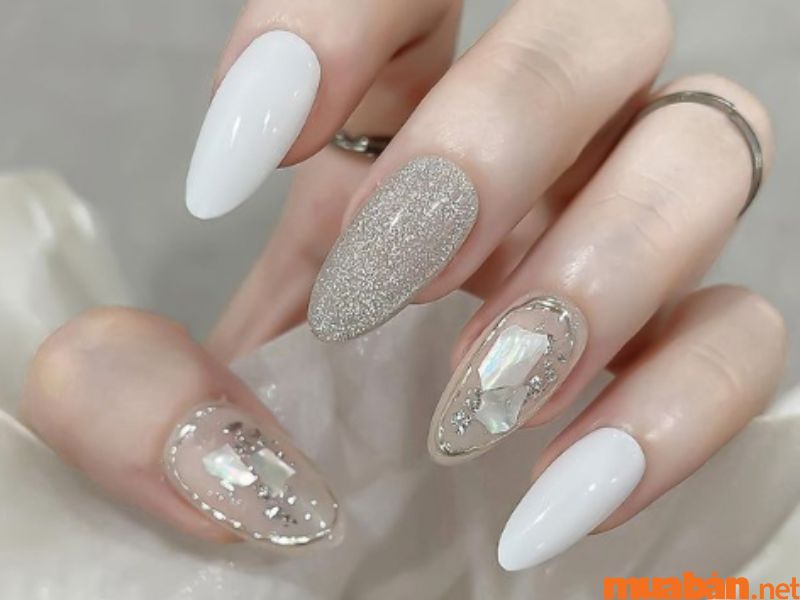 101+ mẫu nail trắng đính đá đẹp và không bị lỗi thời