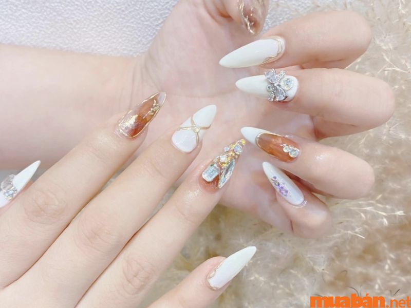 101+ mẫu nail trắng đính đá đẹp và không bị lỗi thời