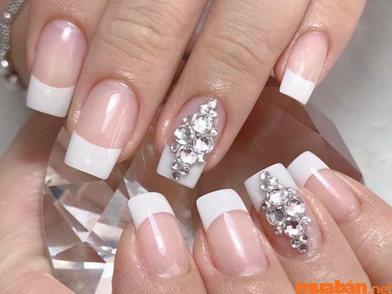 101+ mẫu nail trắng đính đá đẹp và không bị lỗi thời