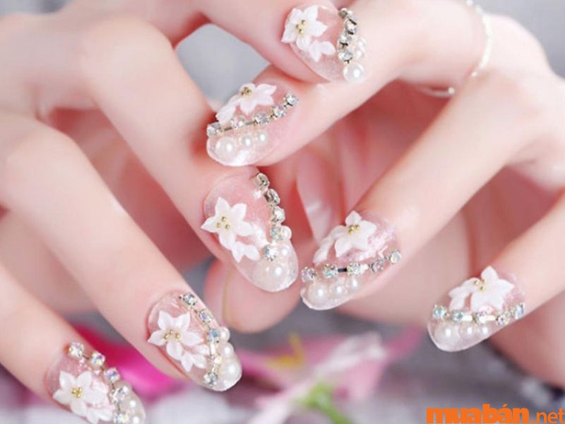 101+ mẫu nail trắng đính đá đẹp và không bị lỗi thời