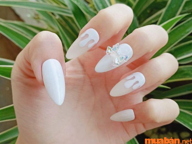 101+ mẫu nail trắng đính đá đẹp và không bị lỗi thời