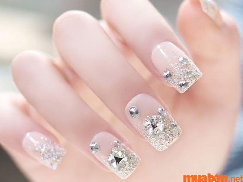 101+ mẫu nail trắng đính đá đẹp và không bị lỗi thời