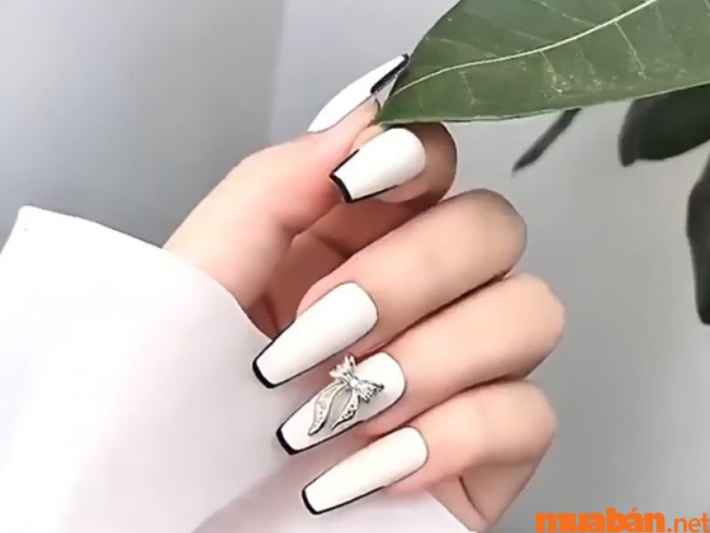 101+ mẫu nail trắng đính đá đẹp và không bị lỗi thời