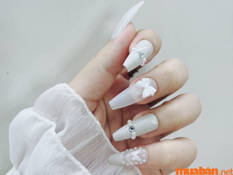 101+ mẫu nail trắng đính đá đẹp và không bị lỗi thời