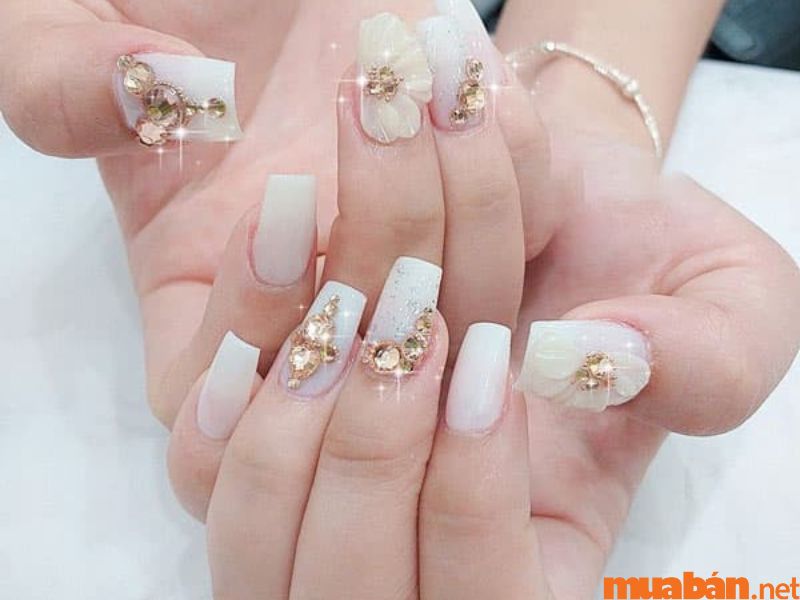 101+ mẫu nail trắng đính đá đẹp và không bị lỗi thời