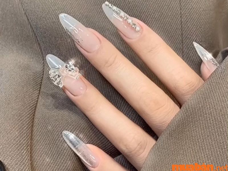 101+ mẫu nail trắng đính đá đẹp và không bị lỗi thời