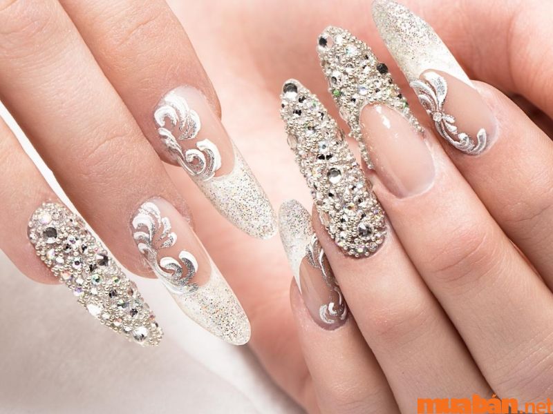 101+ mẫu nail trắng đính đá đẹp và không bị lỗi thời