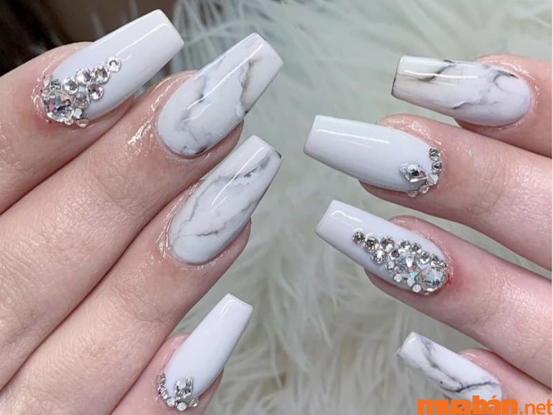 101+ mẫu nail trắng đính đá đẹp và không bị lỗi thời