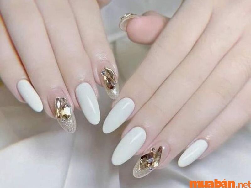 101+ mẫu nail trắng đính đá đẹp và không bị lỗi thời