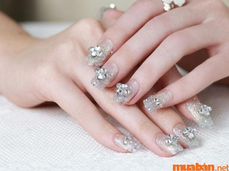 101+ mẫu nail trắng đính đá đẹp và không bị lỗi thời