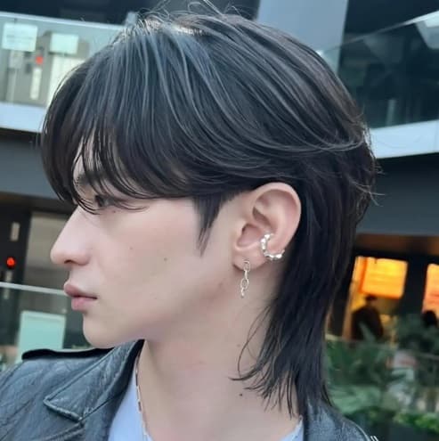 'Tóc mullet đuôi sói' được các chàng trai lựa chọn, không chỉ đẹp trai, sành điệu mà còn thu hút sự chú ý của người qua đường