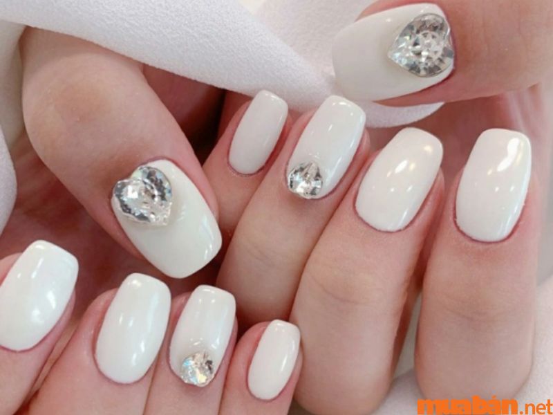 101+ mẫu nail trắng đính đá đẹp và không bị lỗi thời