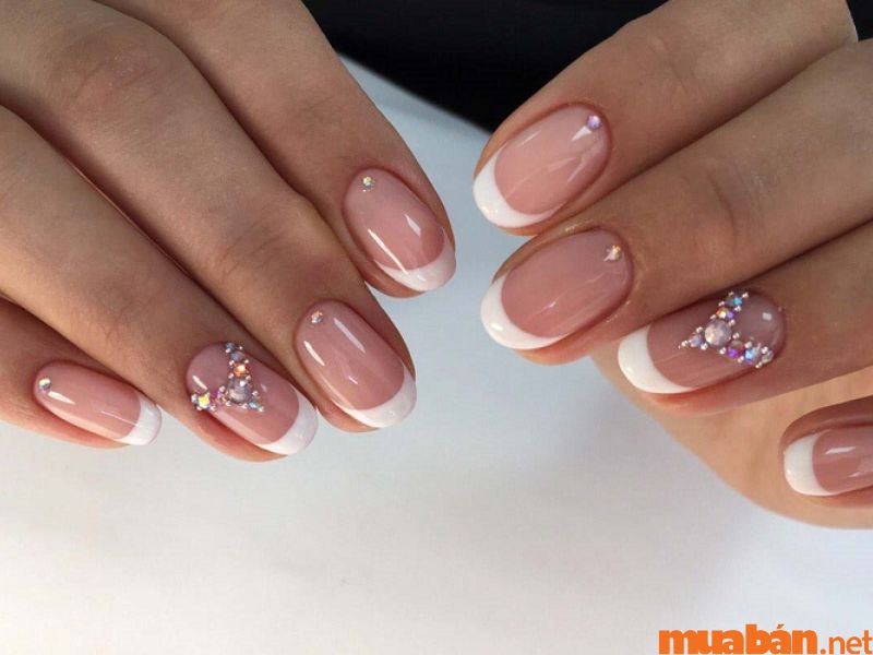 101+ mẫu nail trắng đính đá đẹp và không bị lỗi thời