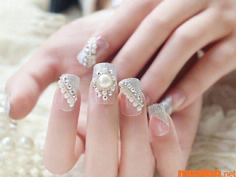 101+ mẫu nail trắng đính đá đẹp và không bị lỗi thời