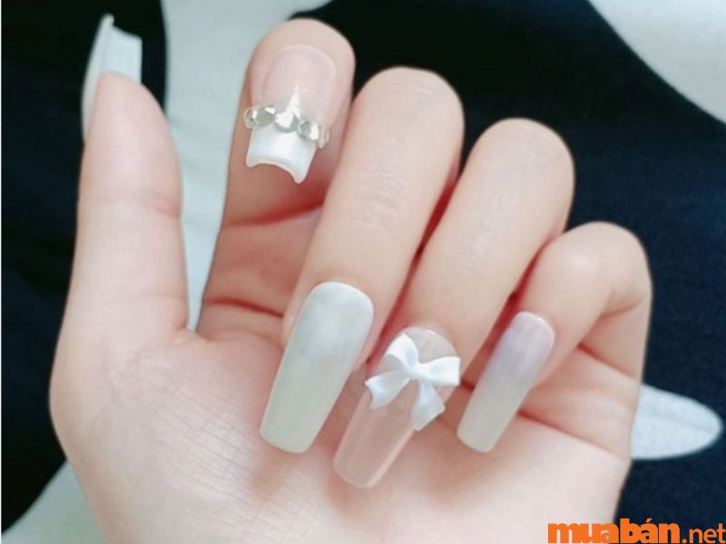 101+ mẫu nail trắng đính đá đẹp và không bị lỗi thời