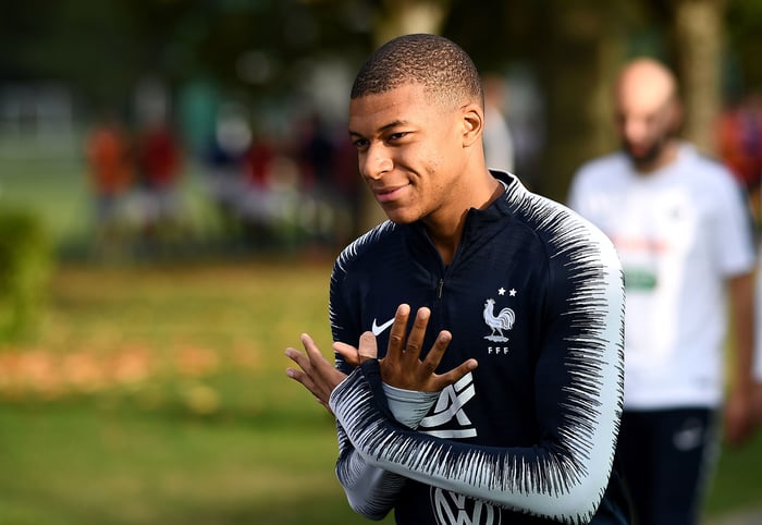 Khám phá vẻ đẹp tinh tế của Mbappe trong hình nền 4K