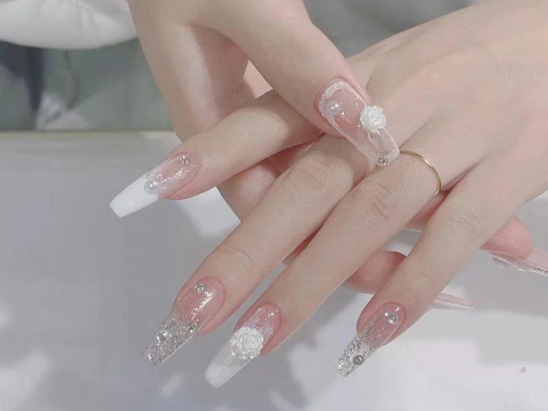 Top 10+ mẫu nail cô dâu màu trắng sang trọng nhất hiện nay