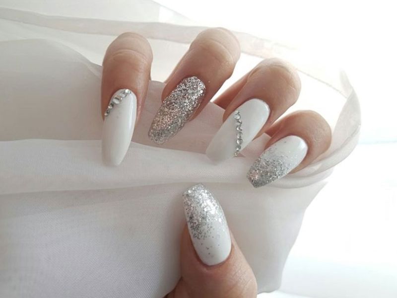 Top 10+ mẫu nail cô dâu màu trắng sang trọng nhất hiện nay