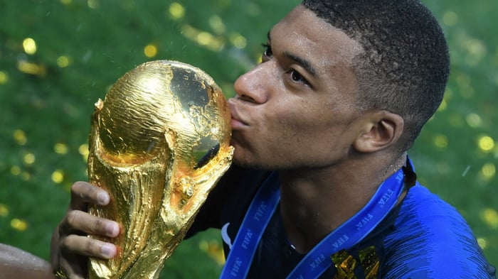 Khám phá vẻ đẹp tinh tế của Mbappe trong hình nền 4K