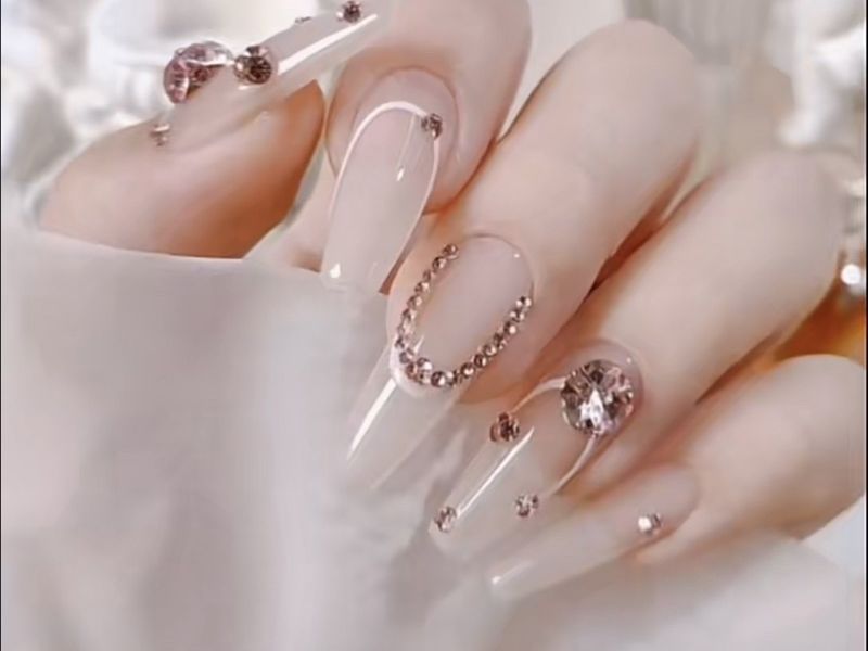 Top 10+ mẫu nail cô dâu màu trắng sang trọng nhất hiện nay