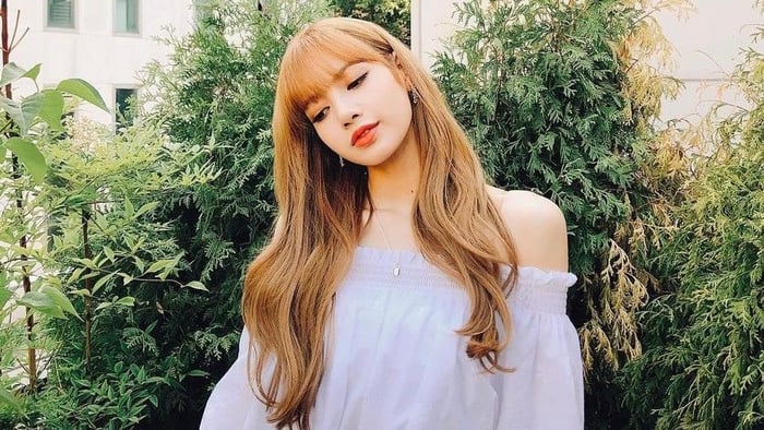 Hình ảnh xinh đẹp của Lisa (Black Pink)