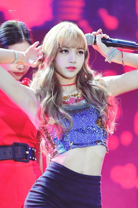 Hình ảnh xinh đẹp của Lisa (Black Pink)