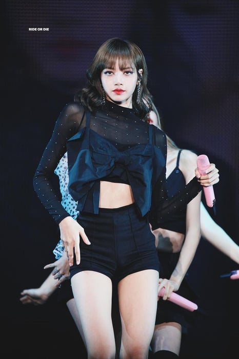 Hình ảnh xinh đẹp của Lisa (Black Pink)