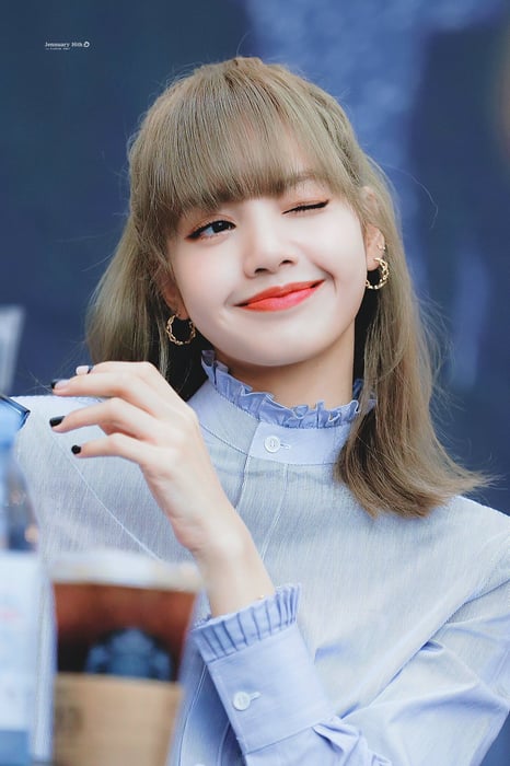 Hình ảnh xinh đẹp của Lisa (Black Pink)