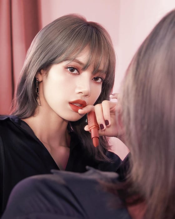 Hình ảnh xinh đẹp của Lisa (Black Pink)