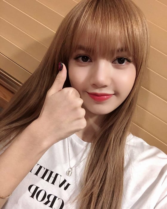 Hình ảnh xinh đẹp của Lisa (Black Pink)