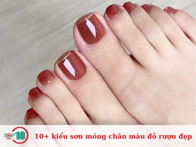 15 kiểu sơn móng chân màu đỏ rượu đẹp và thời thượng hiện nay