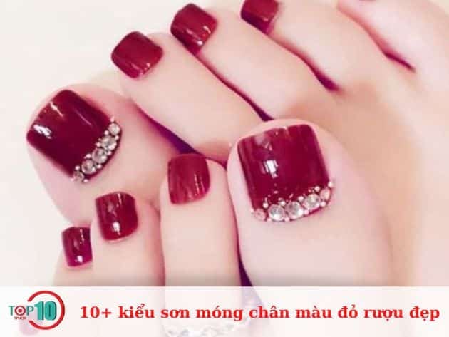 15 kiểu sơn móng chân màu đỏ rượu đẹp và thời thượng hiện nay