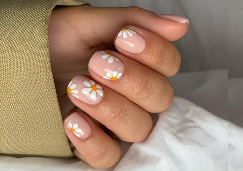 Bộ Sưu Tập Mẫu Nail Hoa Cúc Đơn Giản Mà Vẫn Nổi Bật