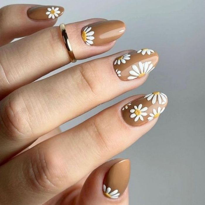 Bộ Sưu Tập Mẫu Nail Hoa Cúc Đơn Giản Mà Vẫn Nổi Bật