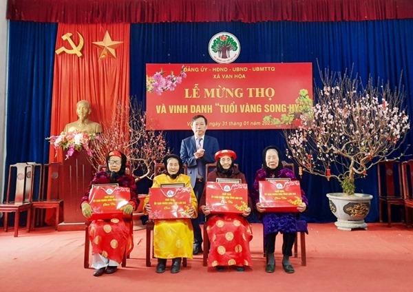 25+ Bài thơ mừng thọ 60, 70, 80, 90, 100 tuổi tặng ông bà, bố mẹ hay và ý nghĩa