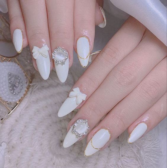 Mẫu nails đẹp cho cô dâu chụp ảnh cưới