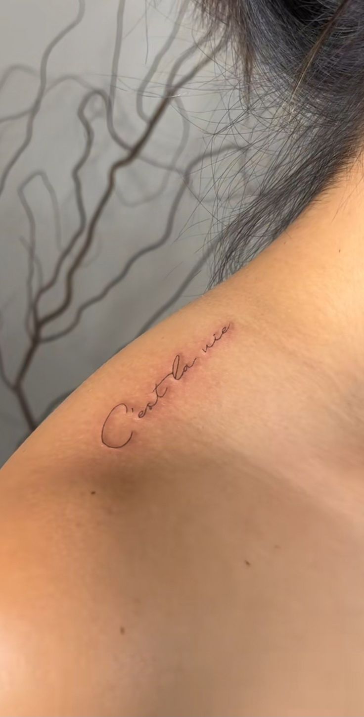 Tổng hợp 888+ hình xăm chữ ở vai độc đáo và ấn tượng - Genztattoo