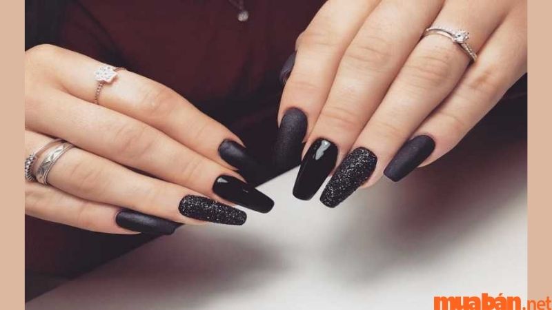 101+ Mẫu nail màu đen thời thượng, cá tính cho các nàng sành điệu